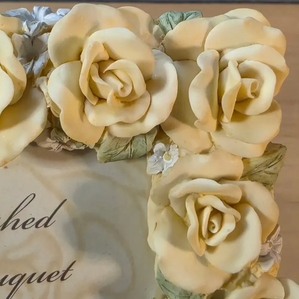 Vintage Elegance by Amscan Cherished Bouquet 4x6 Sculpted Rose Photo Frame